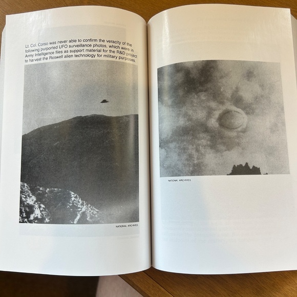 The Day After Roswell by retired Colonel Philip J. Corso and William J. Birnes - Picture 5 of 9